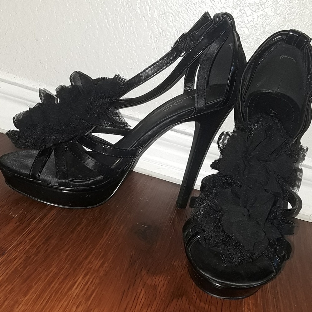 Heels - Picture 3 of 3